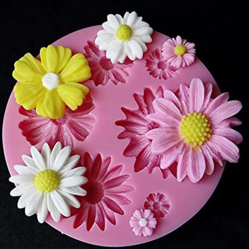 Hand-Poured Glass Chamomile Candle with 3D Daisy Gift