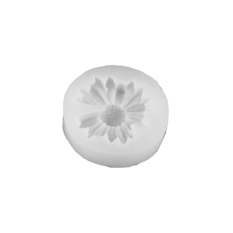 Hand-Poured Glass Chamomile Candle with 3D Daisy Gift